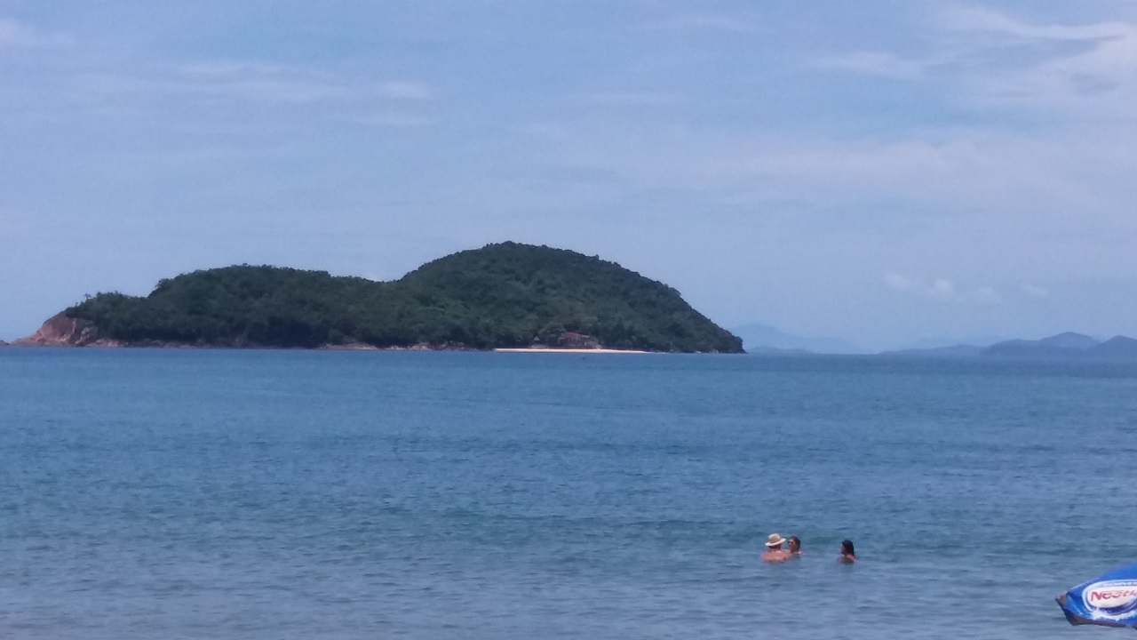 Ilha dos Porcos -Vista da Praia da Almada